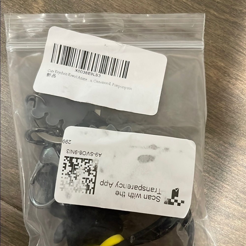 New Black and Yellow Penguin Keychain - Picture 6 of 6